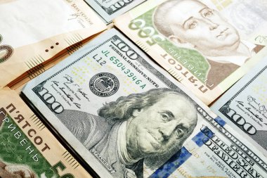 Dolar usd ve Ukrayna Grivnası uah banknotlar.
