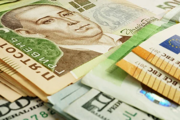 ウクライナ通貨交換コンセプト。グリブナ、ドル、ユーロ. — ストック写真