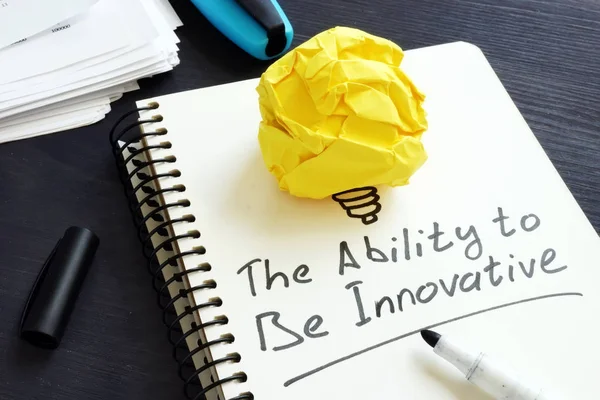 La capacidad de ser innovador. Pelota de papel como símbolo de innovación . — Foto de Stock