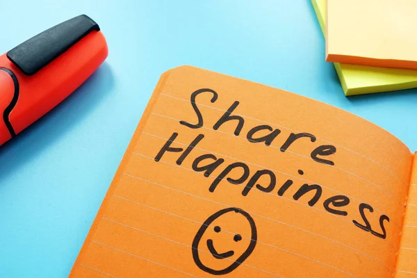 Sdílet znak štěstí jako inspiraci v poznámce. — Stock fotografie
