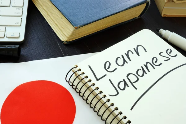 Aprender japonés escrito a mano en el cuaderno . — Foto de Stock