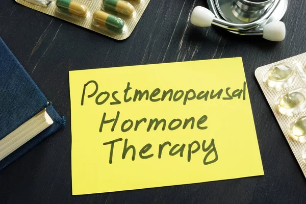 Terapia hormonal posmenopáusica PHT, signo de PMHT en una página . —  Fotos de Stock