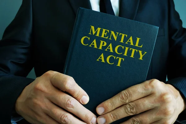 Az ember mentális kapacitásbeli cselekményt tart. — Stock Fotó