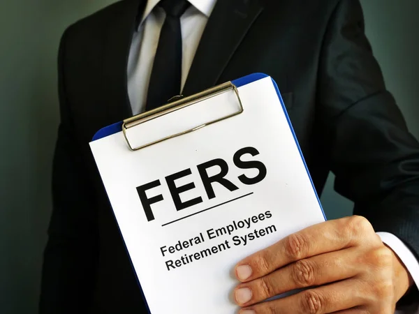 El hombre tiene empleados federales Sistema de Jubilación FERS . — Foto de Stock