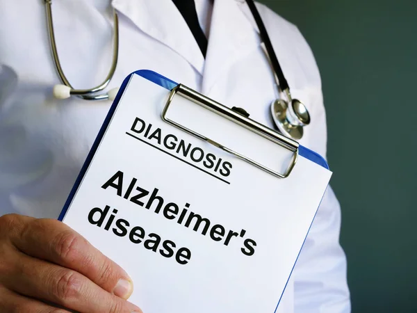 Diagnostic form with Alzheimers disease in the hands. — Stock Photo, Image