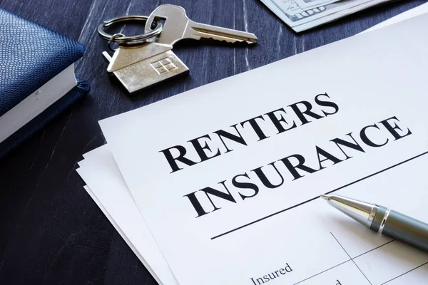Renters Acuerdo de póliza de seguro y llave de apartamentos . — Foto de Stock