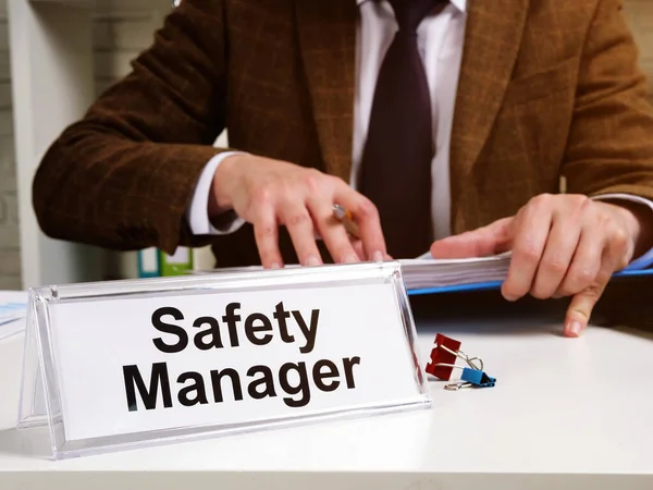 Veiligheidsmanager Werkt Met Instructies Van Osha Occupational Safety Health Administration — Stockfoto