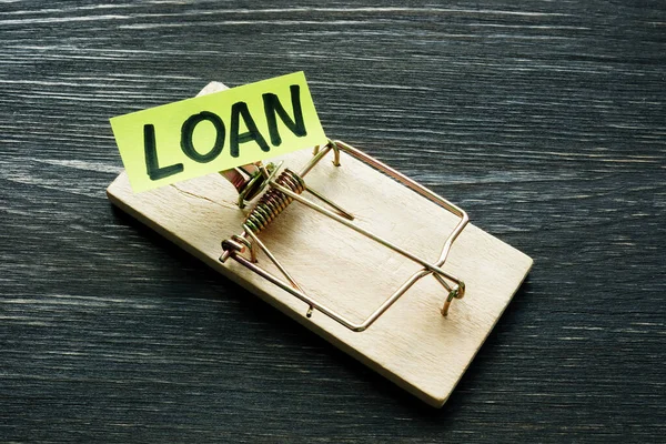 Kreditbetrug. Hölzerne Mausefalle mit Inschrift. — Stockbild Kreditbetrug. Hölzerne Mausefalle mit Inschrift. — Stockfoto