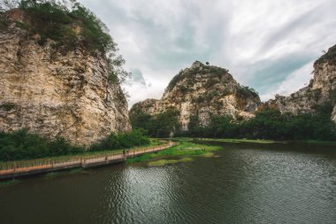 Hin Khao Ngu Doğa Parkı Tayland