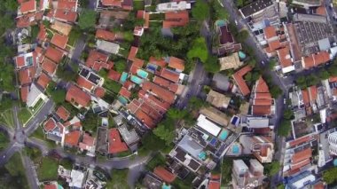 Varoşlarda ve yüksek binaların daire üzerinde uçan hava atış
