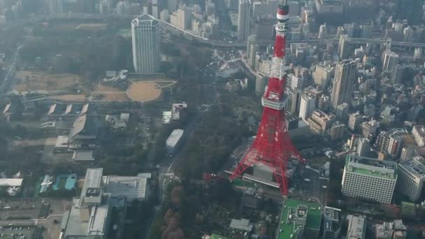 Tokyo Tower Antenne Fliegt Über Tokyo Stadt — Stockvideo