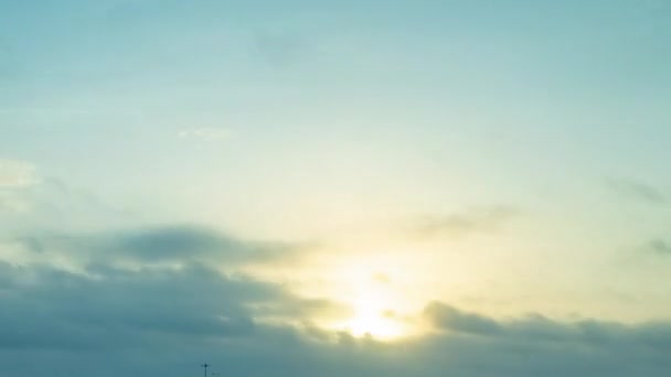 Poklatkowy Niebo Słońce Jasne Przedzierając Się Przez Luki Chmurach Rozbłysk — Wideo stockowe