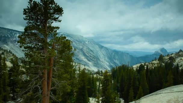 Vista Através Parque Nacional Yosemite Para Meia Cúpula — Vídeo de Stock