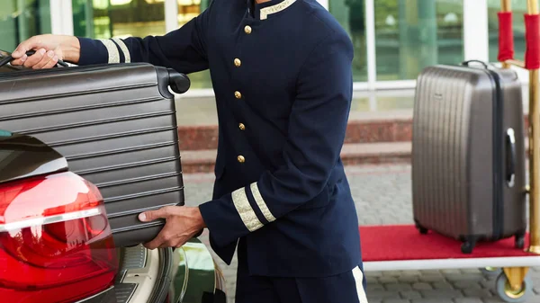 Sana gelen misafir Bagaj odasına arabamla Oda hizmetlisi