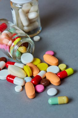 Birçok renkli hapları yakın çekim