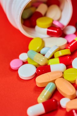 Birçok renkli hapları yakın çekim