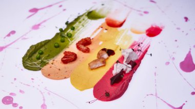 Farklı humus kase. Nohut Humus, avokado humus ve mercimek humus.