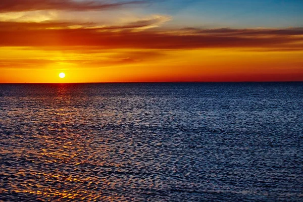 Coucher de soleil sur l'océan — Photo