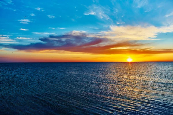 Sunset over the ocean — Stock Photo, Image