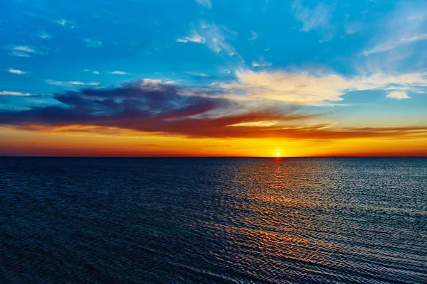 Zonsondergang boven de oceaan — Stockfoto