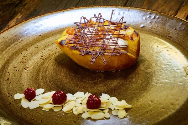 Grilled pear dessert decorated with chocolate and almonds — Stock Photo, Image