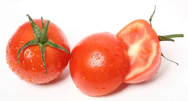 白い背景の上の有機トマトトップ ビュー — ストック写真