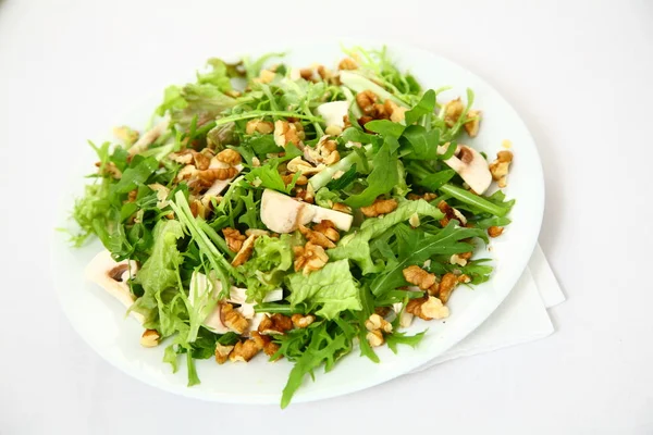 Ensalada Con Frutos Secos Champiñones Hierbas — Foto de Stock