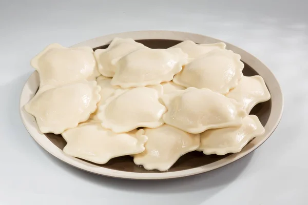 Varik of dumplings, pierogi voordat zij koken - Oekraïense habitat — Stockfoto