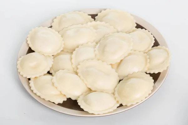 Niki eller dumplings, pirog innan kokning - traditionell ukrainsk mat — Stockfoto