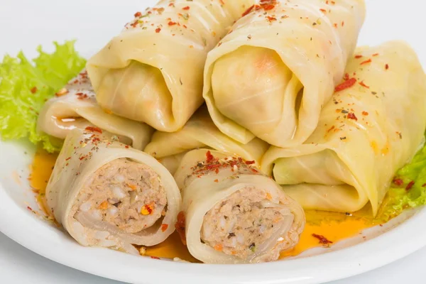 Kelem dolmasi - Stuffed cabbage leaves. Cabbage dolma, popular all year round in Azerbaijan — Stock Photo, Image