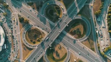 Üstten motorlu araç roundabout