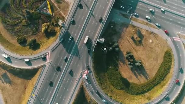 Üstten motorlu araç roundabout — Stok video