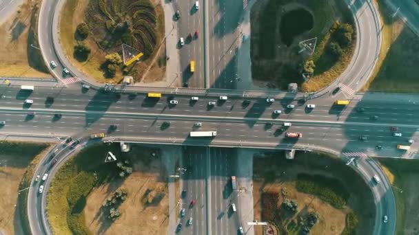 Üstten motorlu araç roundabout — Stok video
