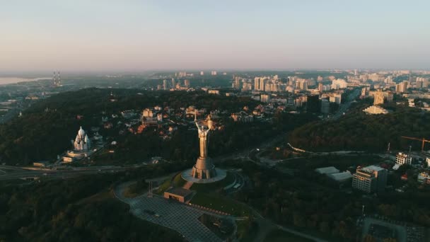 Mother Motherland monument in Kiev. Historical sights of Ukraine. — Stock Video
