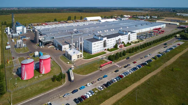 Velyka Dymerka, Ukraine - April 30, 2018: Coca-Cola bottling plant in Velyka Dymerka, Ukraine. Coca Cola is an American multinational food, snack and beverage corporation — Stock Photo, Image