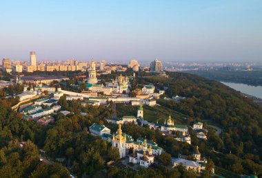 Kiev, Ukrayna Kiev-Pechersk Lavra anne Vatan heykeli dan Kiev Panoraması