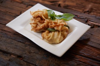 Doldurulmuş Krep torbalar içinde çanta yakın çekim