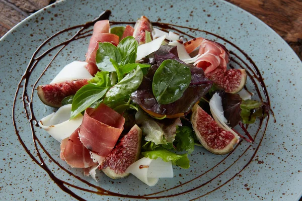 Ensalada Italiana Higos Con Jamón Parmesano — Foto de Stock