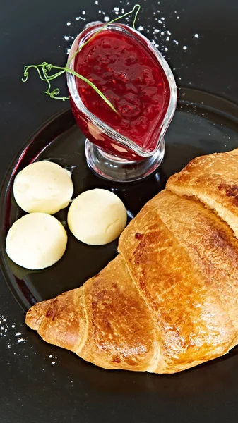 Closeup of butter, jam and fresh croissants — Stock Photo, Image