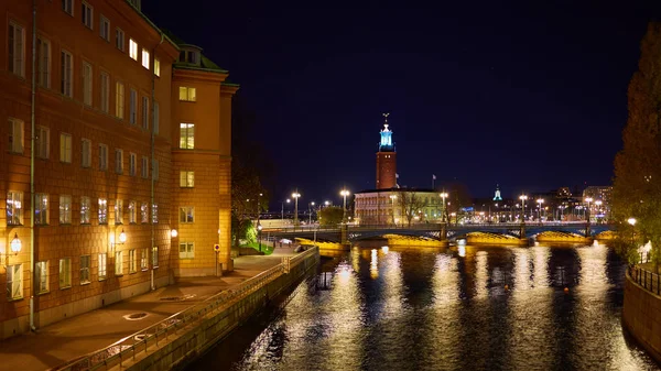 Sveriges Stockholms stadshus på natten. — Stockfoto