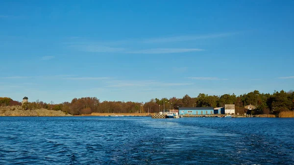 Ostsee trifft auf Felsen im Stockholmer Archipel. — Stockfoto