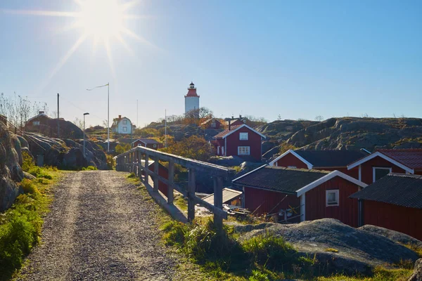Farol na aldeia sueca Landsort na ilha de Oja — Fotografia de Stock
