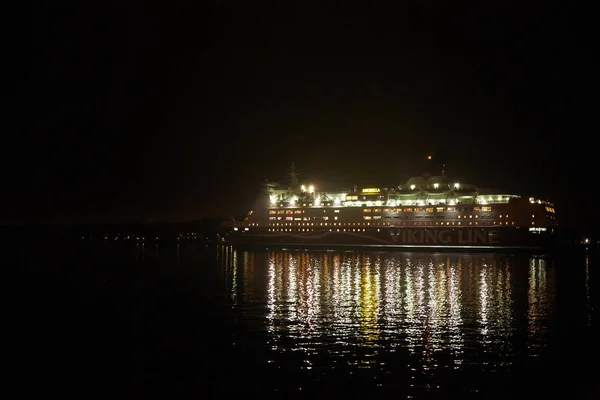 Stockholm, Svédország - 2018. November 6.: Amorella elindulna a port Stockholm Viking Line cégtől — Stock Fotó