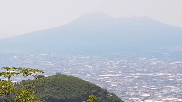 Napoli and mount Vesuvius in the background at sunset in a summer day, Italy, Campania. — Stock Video