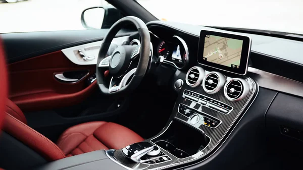 The luxury modern car Interior. Shallow dof. — Stock Photo, Image