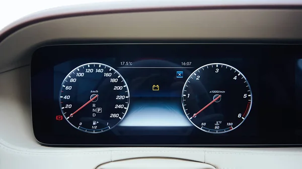 The luxury car dashboard. The Modern technology — Stock Photo, Image