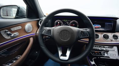 Lüks modern otomobil iç. Sığ dof.