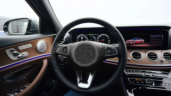 De luxe moderne auto interieur. Ondiepe dof. — Stockfoto