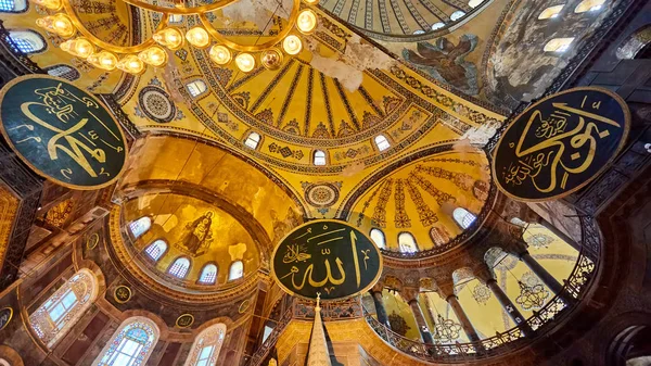 L'interno di Hagia Sophia, Ayasofya, Istanbul, Turchia . — Foto Stock