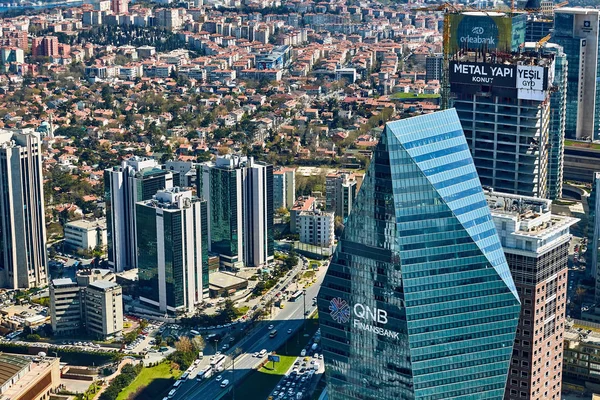 Estambul, Turquía - 3 de abril de 2017: Arial ve el distrito financiero de Levent . — Foto de Stock